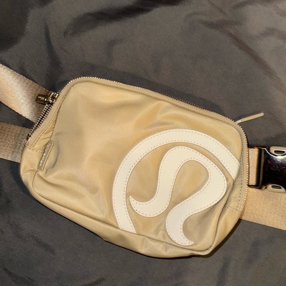 Lululemon logo beige belt bag